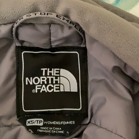 The North Face Purple Puffer Jacket Lightweight Insulation - Picture 9 of 11